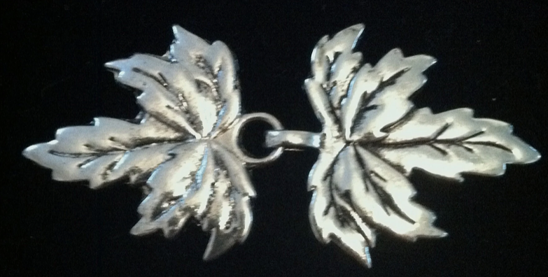 Cloak Clasp - Leaf Cloak Clasp Set of 3 in Silver or Gold, Clip on or Sew on